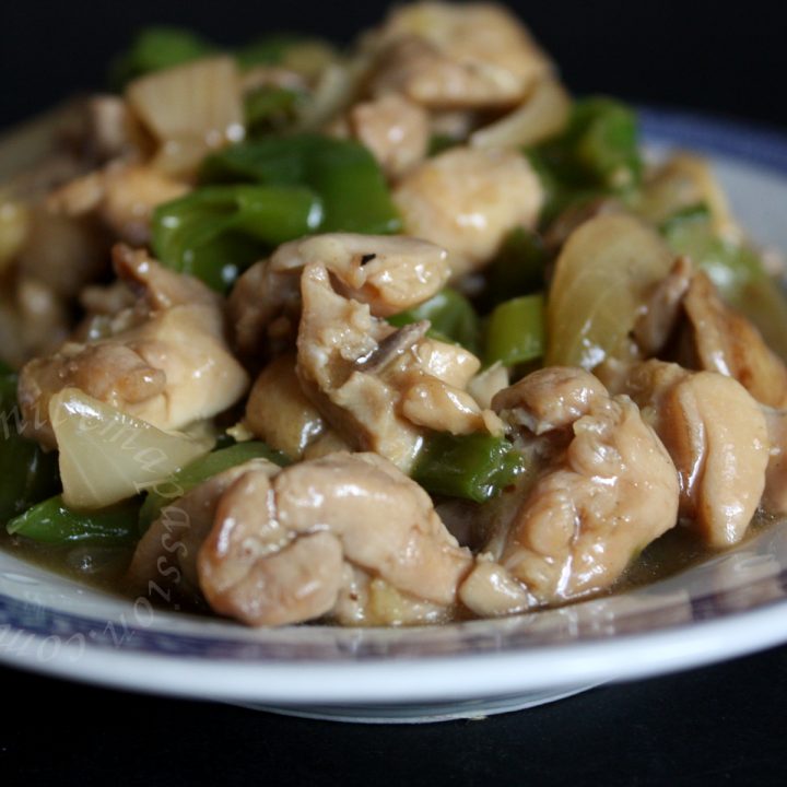 Green sweet chili peppers and chicken stir fry