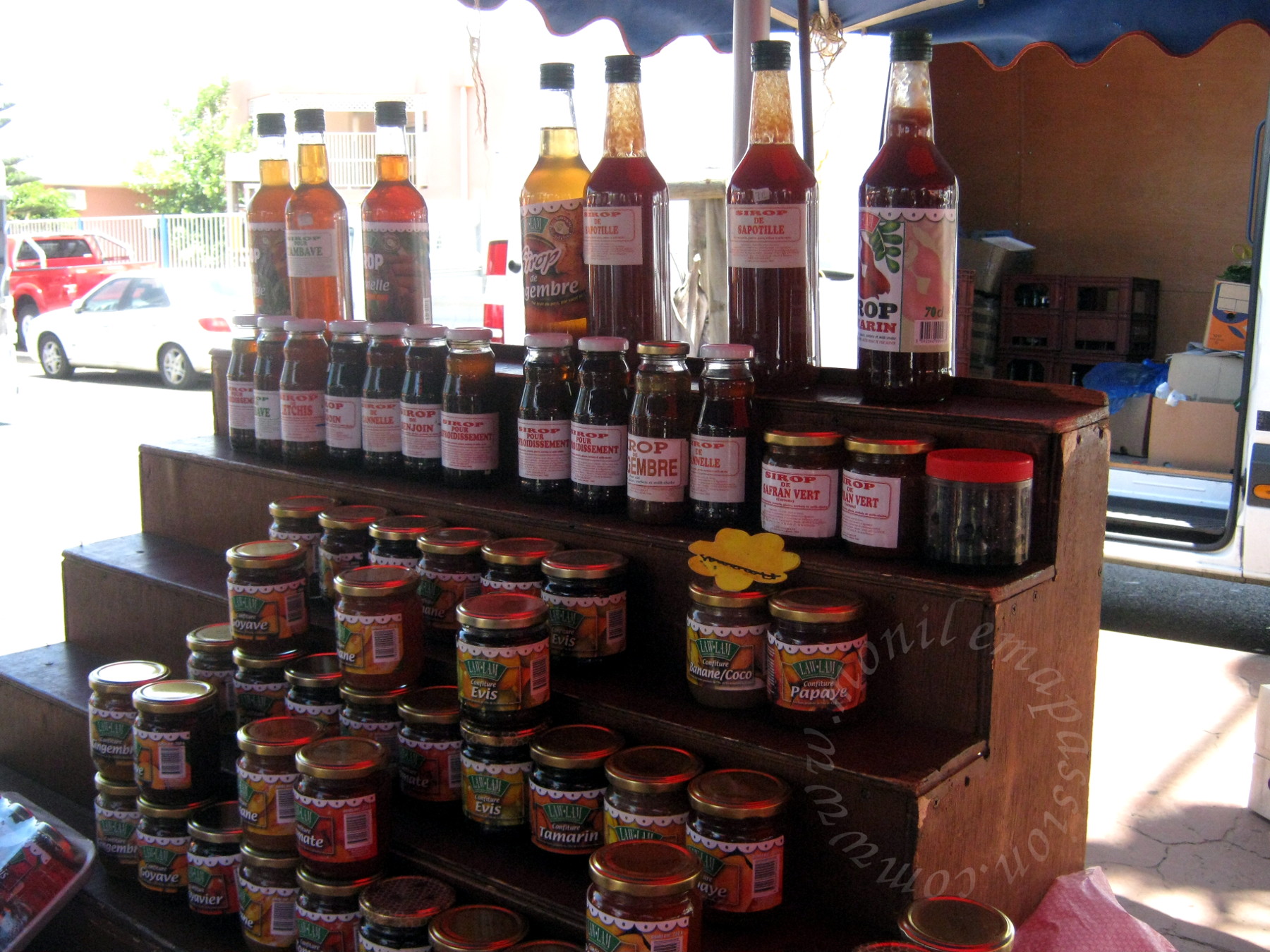 ￼￼Le marché forain de Saint-Pierre (La Réunion) - Saint Peter's farmers' market (Reunion Island)